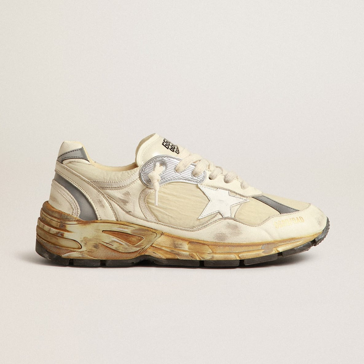 Golden Goose Men's Dadstar Beige Sneakers GMF00199 F004071 82142