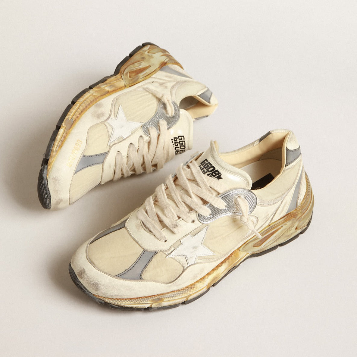 Golden Goose Men's Dadstar Beige Sneakers GMF00199 F004071 82142 2