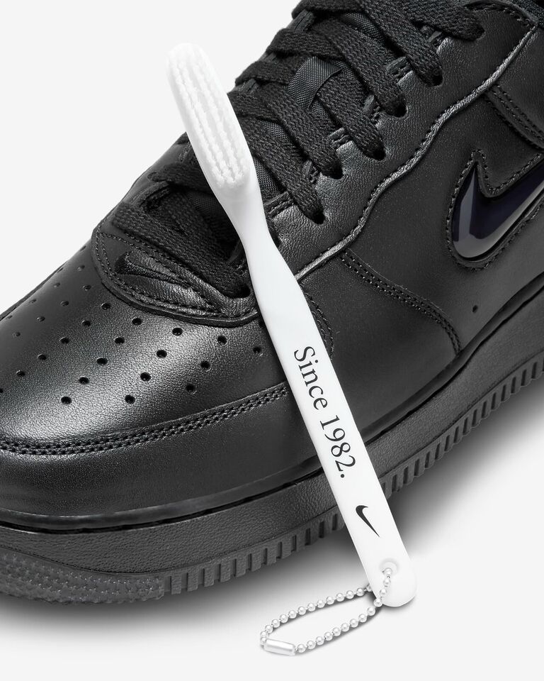 Nike Air Force 1 Low Retro Sneakers Triple Black FN5924-001 03